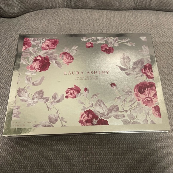 Laura Ashley Makeup Pallet Eyeshadows / Blushes New - Picture 1 of 10